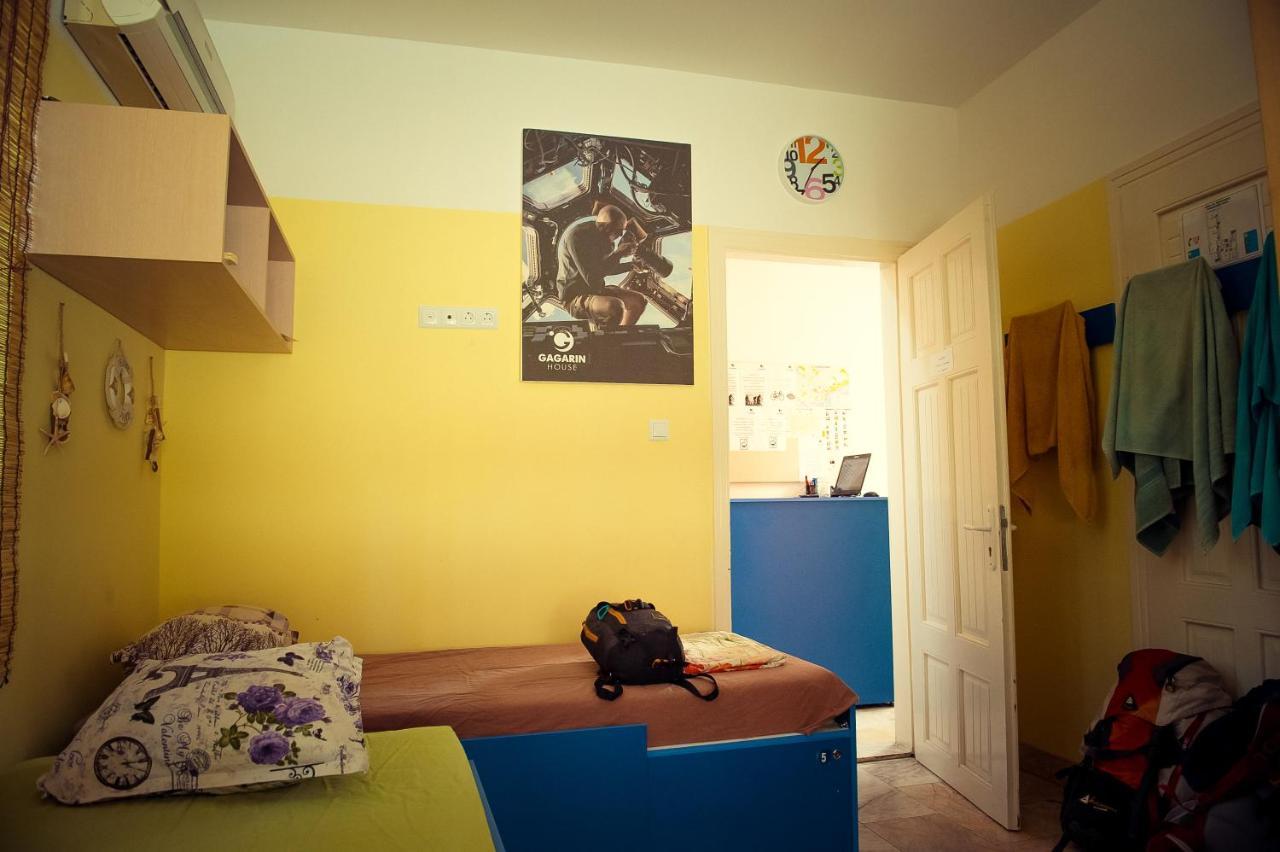 Gagarin House Hostel Varna ภายนอก รูปภาพ