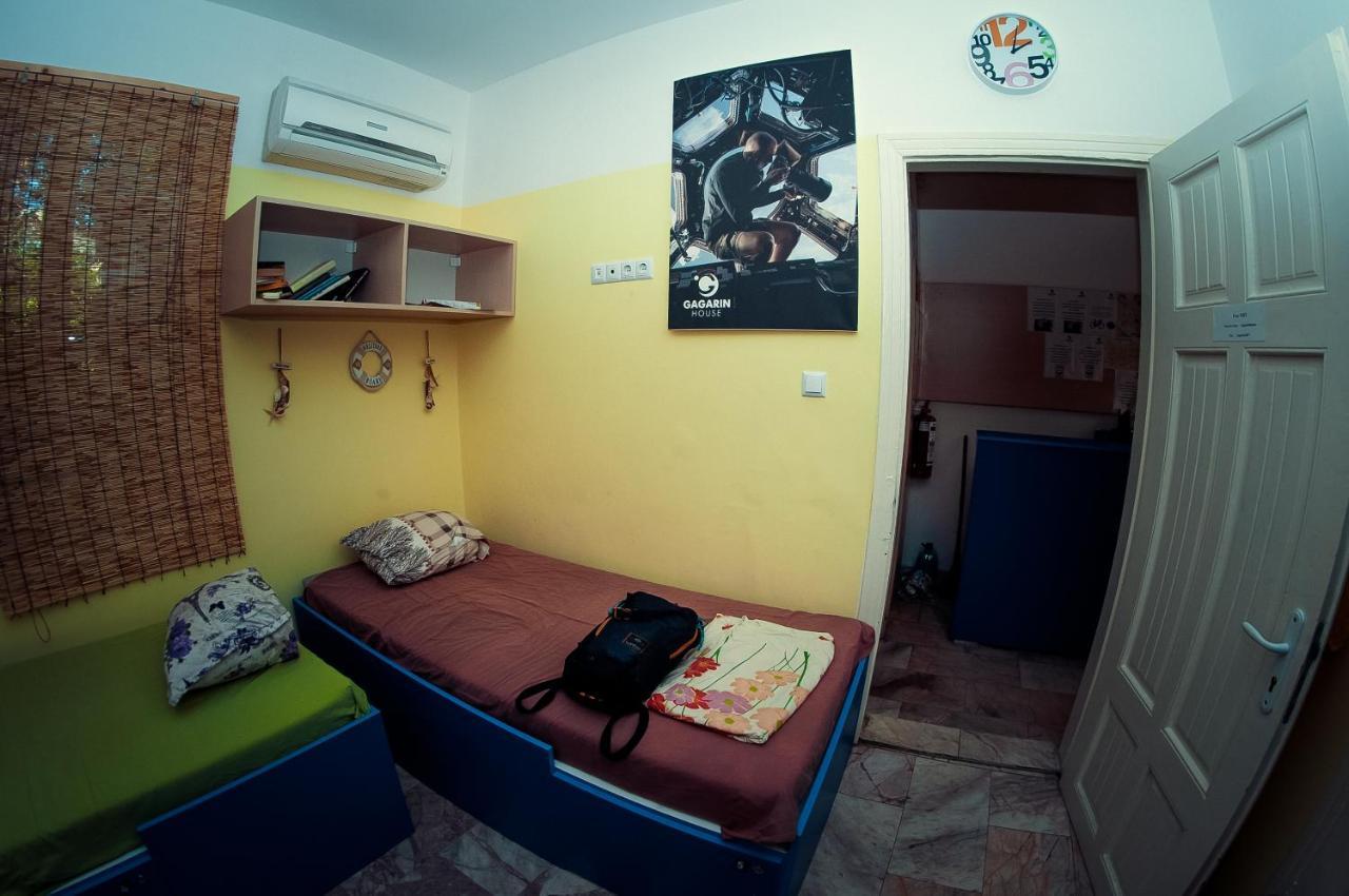 Gagarin House Hostel Varna ภายนอก รูปภาพ