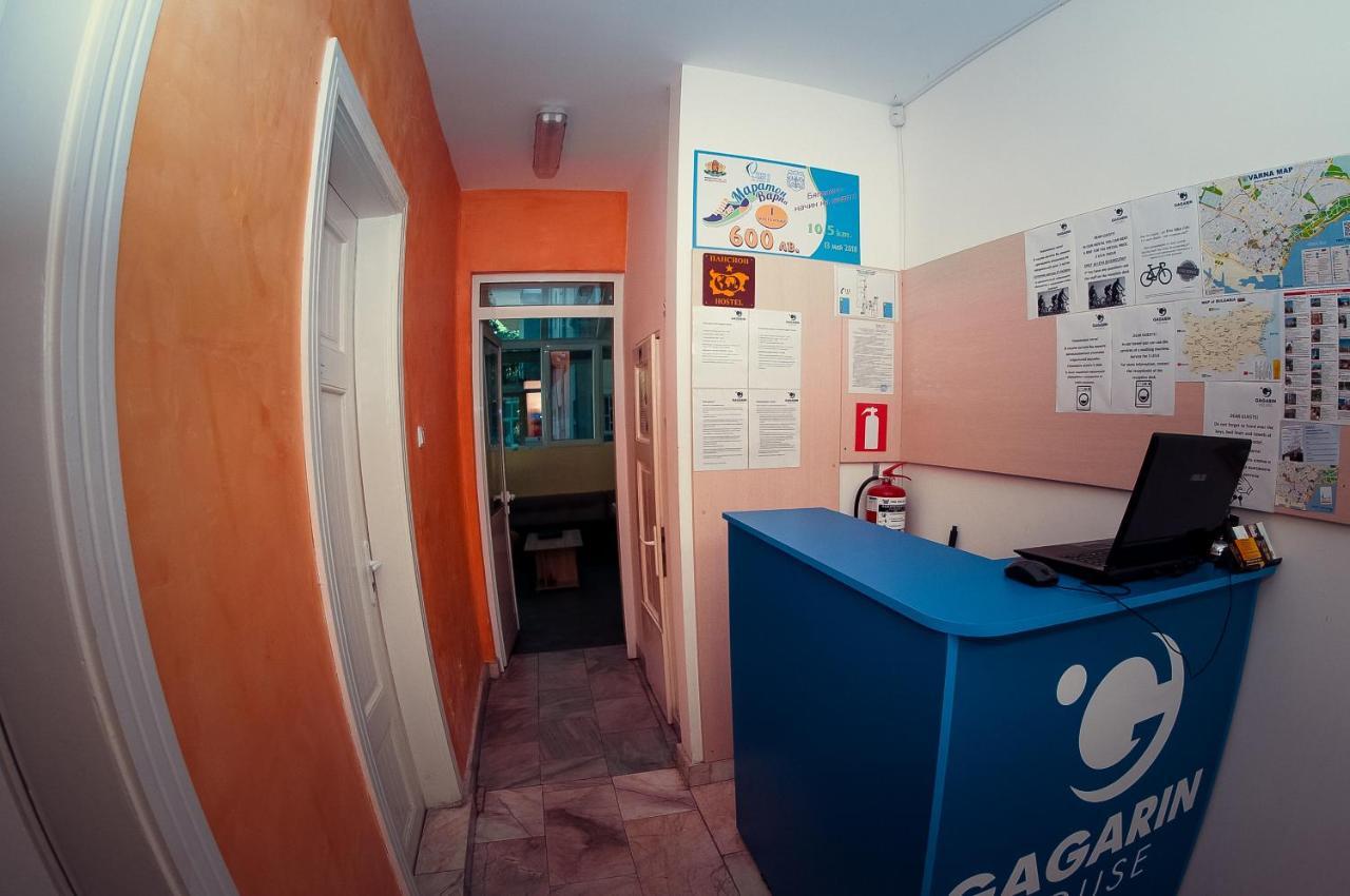 Gagarin House Hostel Varna ภายนอก รูปภาพ